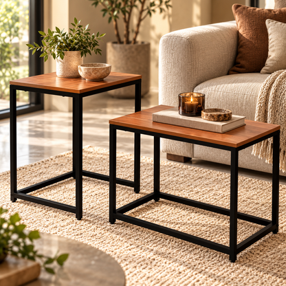 Set van twee bijzettafels met originele houtlook bladen en zwarte metalen frames