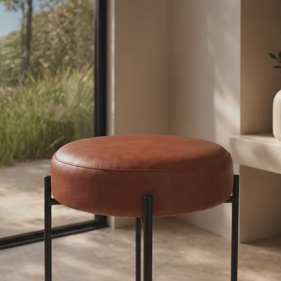Video kruk cognac suède met zwart frame