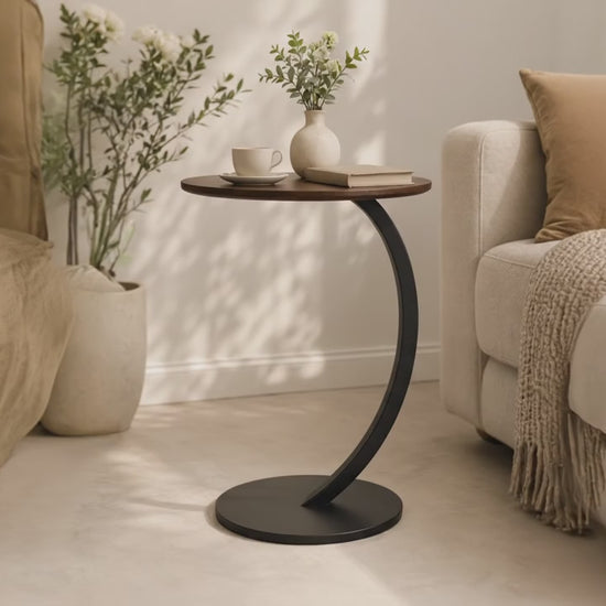 Video C-vormige bijzettafel bruin houtlook