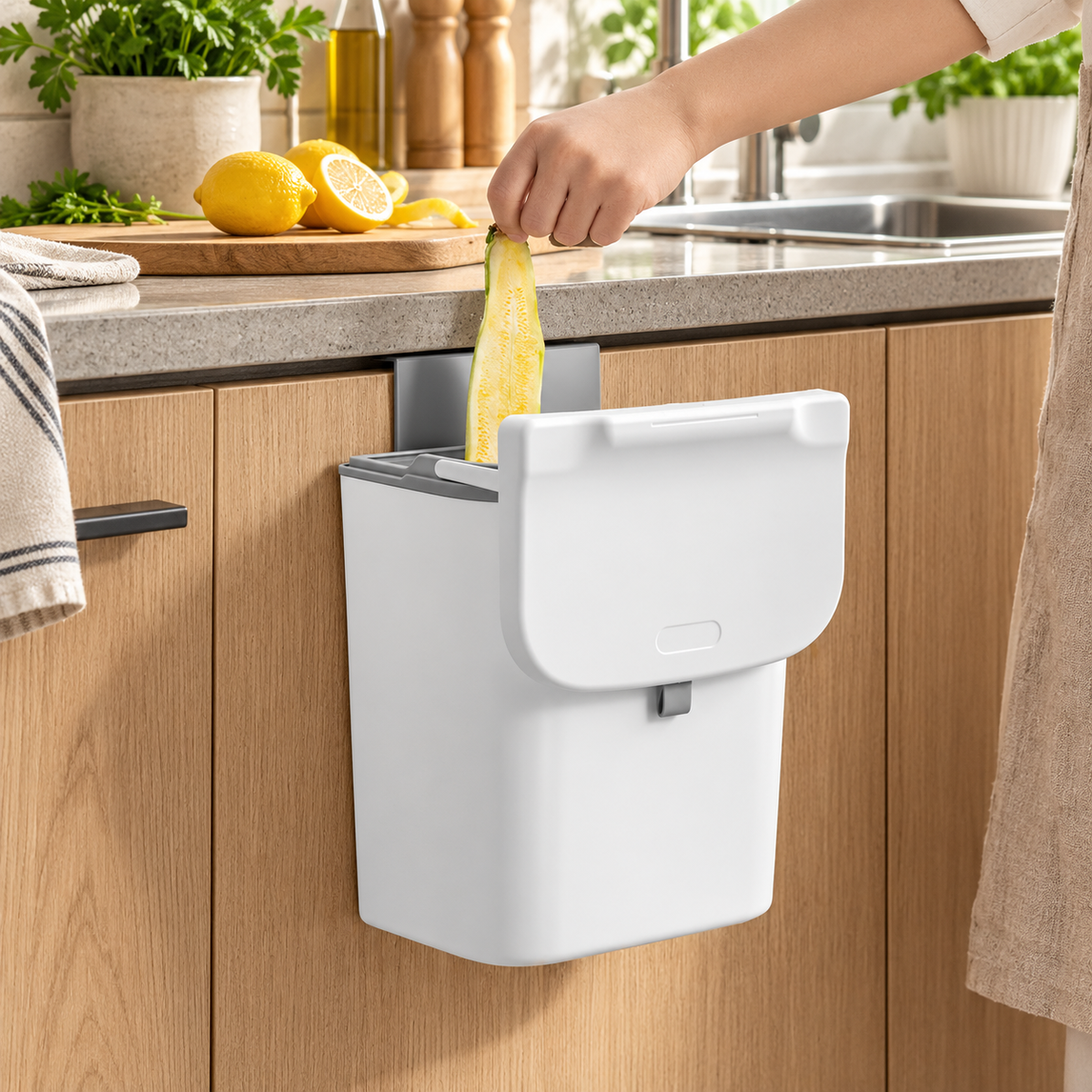 Afvalbakje keuken GFT met schuifdeksel, 9 liter wit – sfeerfoto